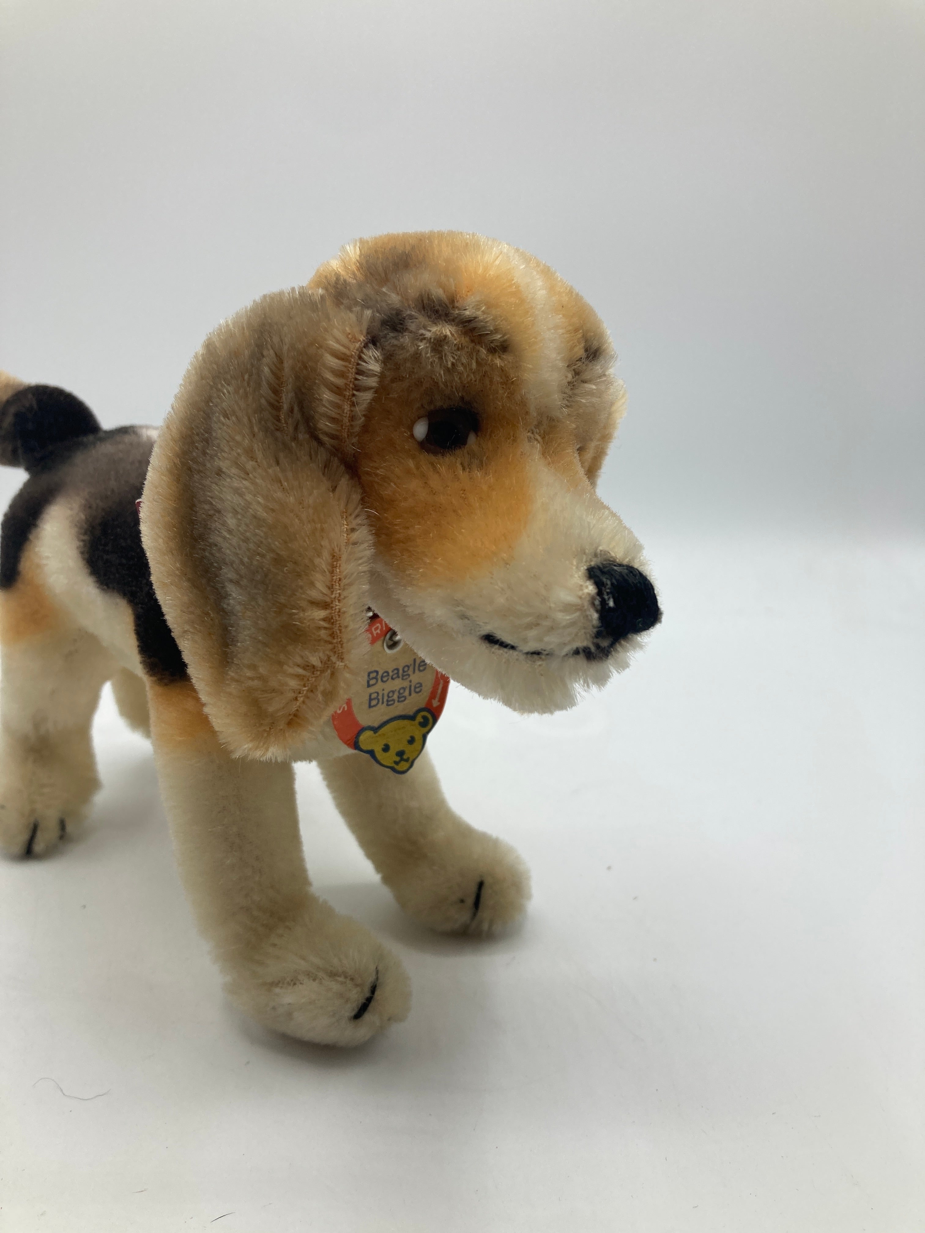 Steiff's Medium Standing Biggie Beagle With ID | My Site
