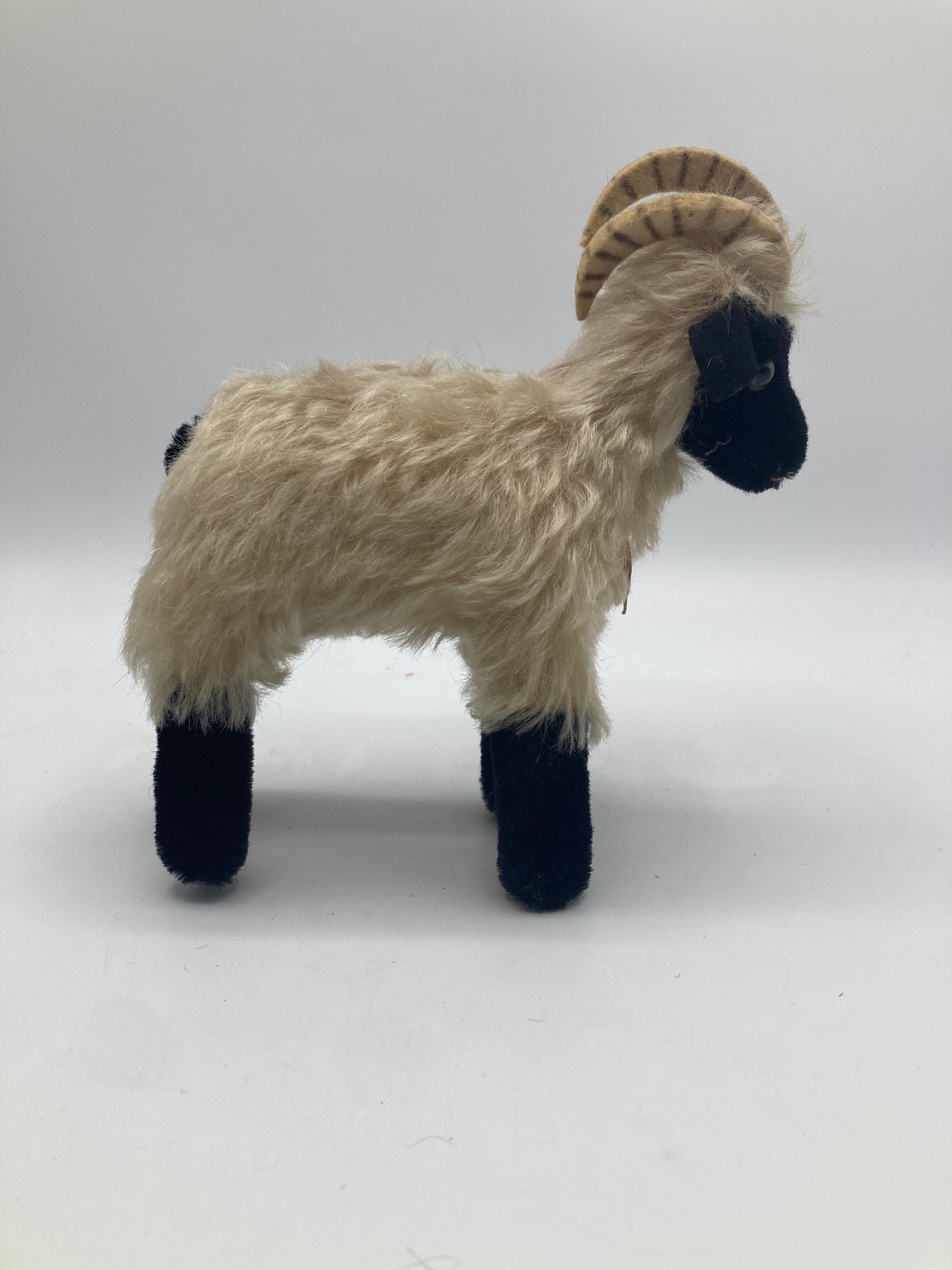Steiff Medium Sized Snucki Mountain Sheep With All IDs | My Site