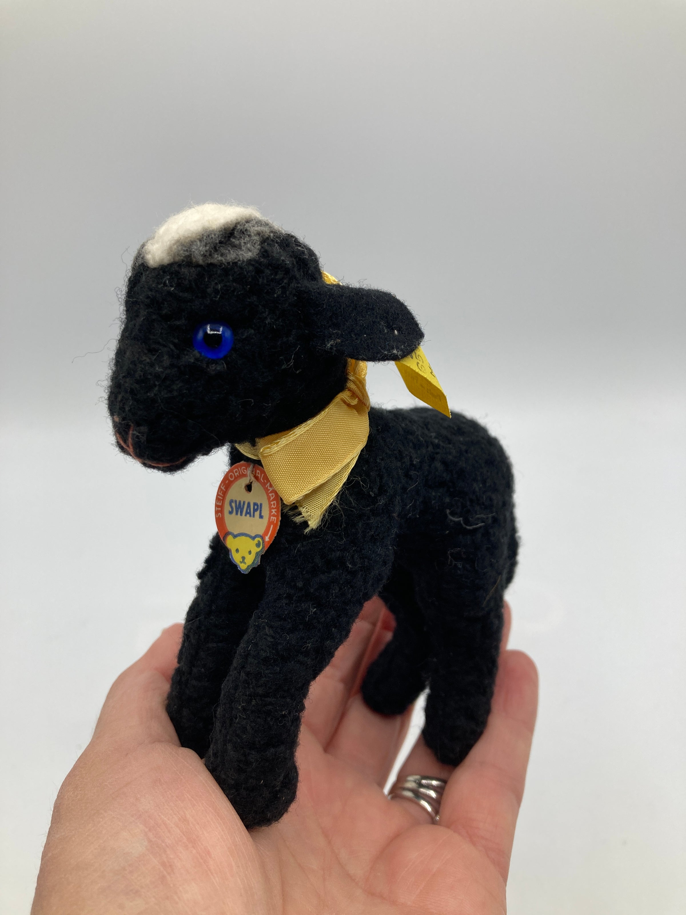 シュタイフ★Swapl Persian Lamb 10cm★最小/ペルシャラム Steiff Smallest Black Swapl Lamb With All IDs | My Site