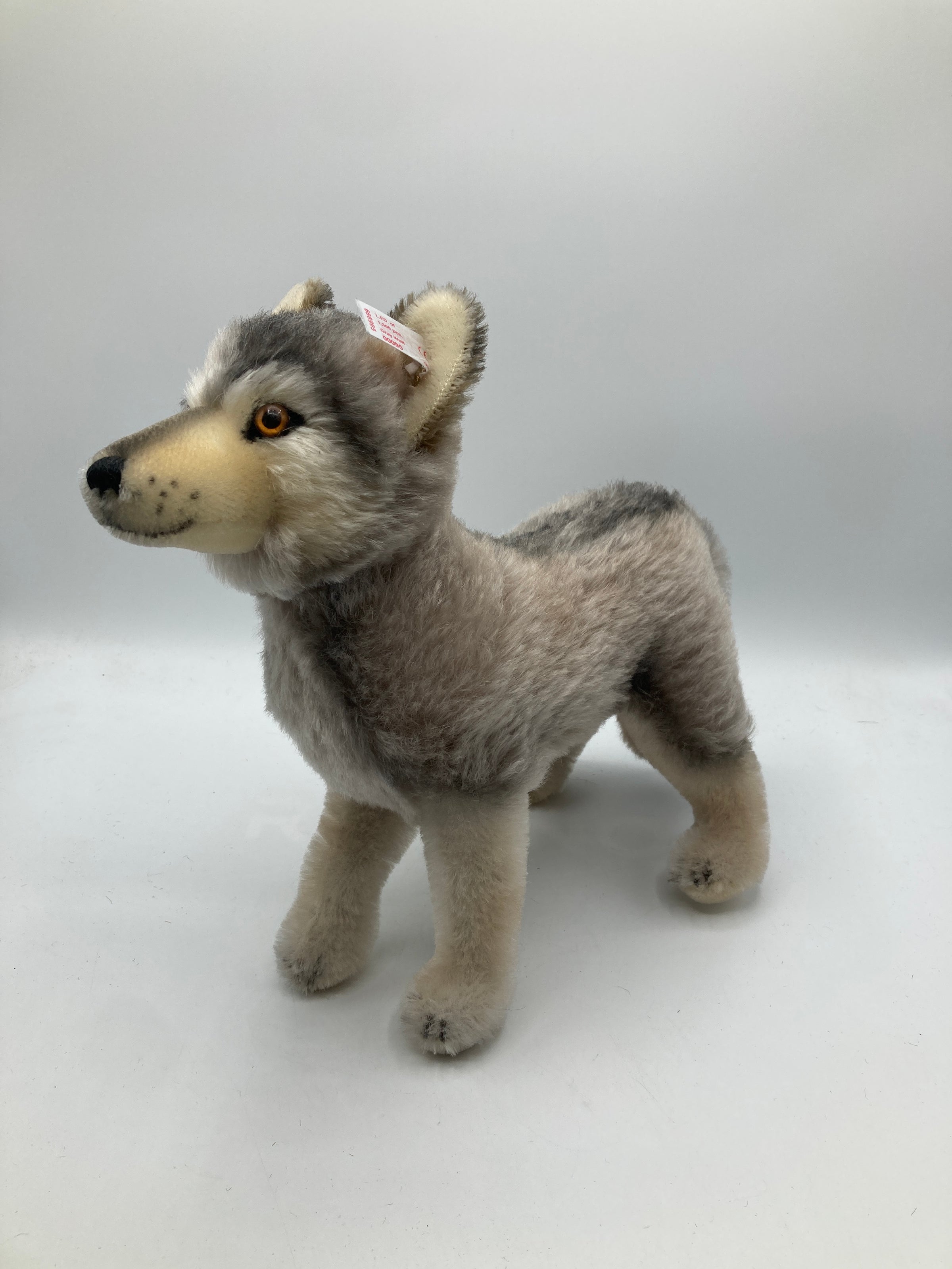 Steiff grissywolf #066801 シュタイフ　ウルフ Steiff Standing Grey Mohair Wolf With All IDs | My Site