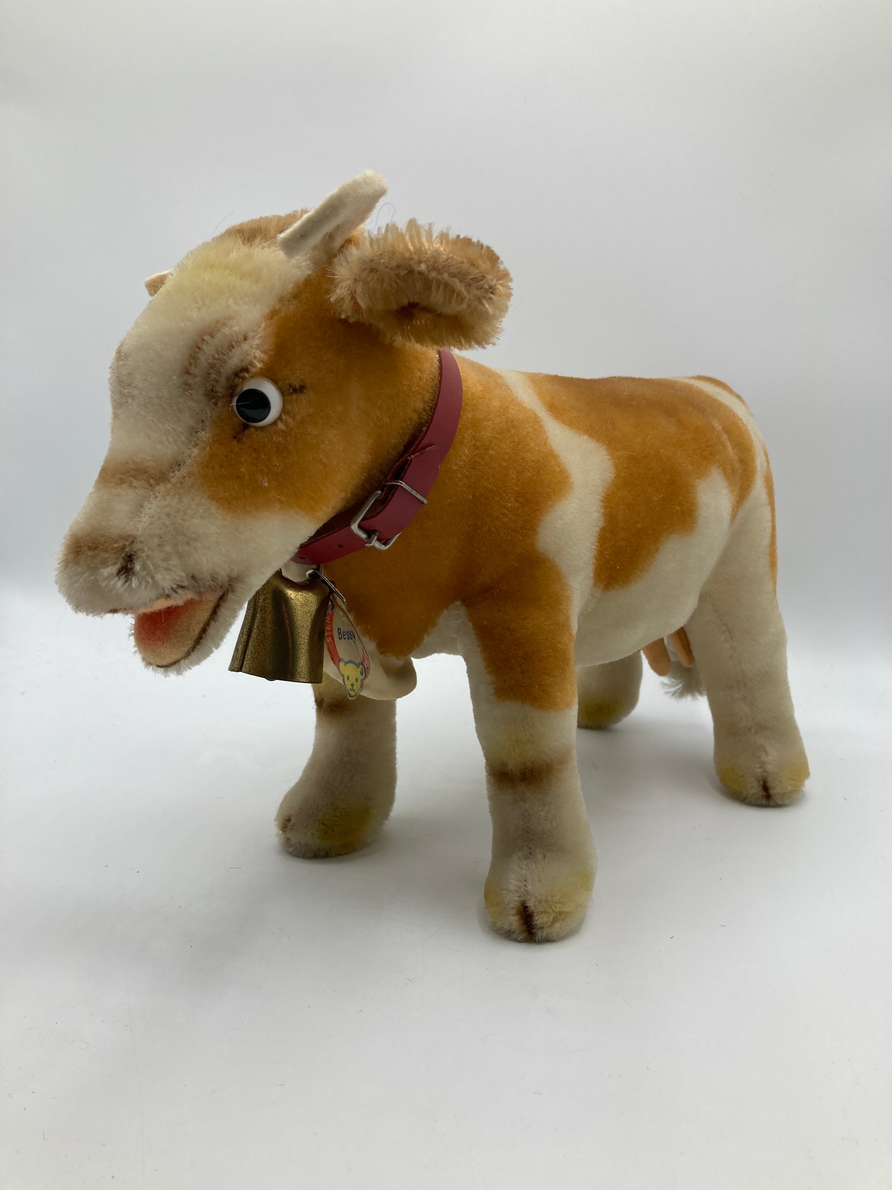 Steiff Largest Mohair Bessie Cow With IDs | My Site