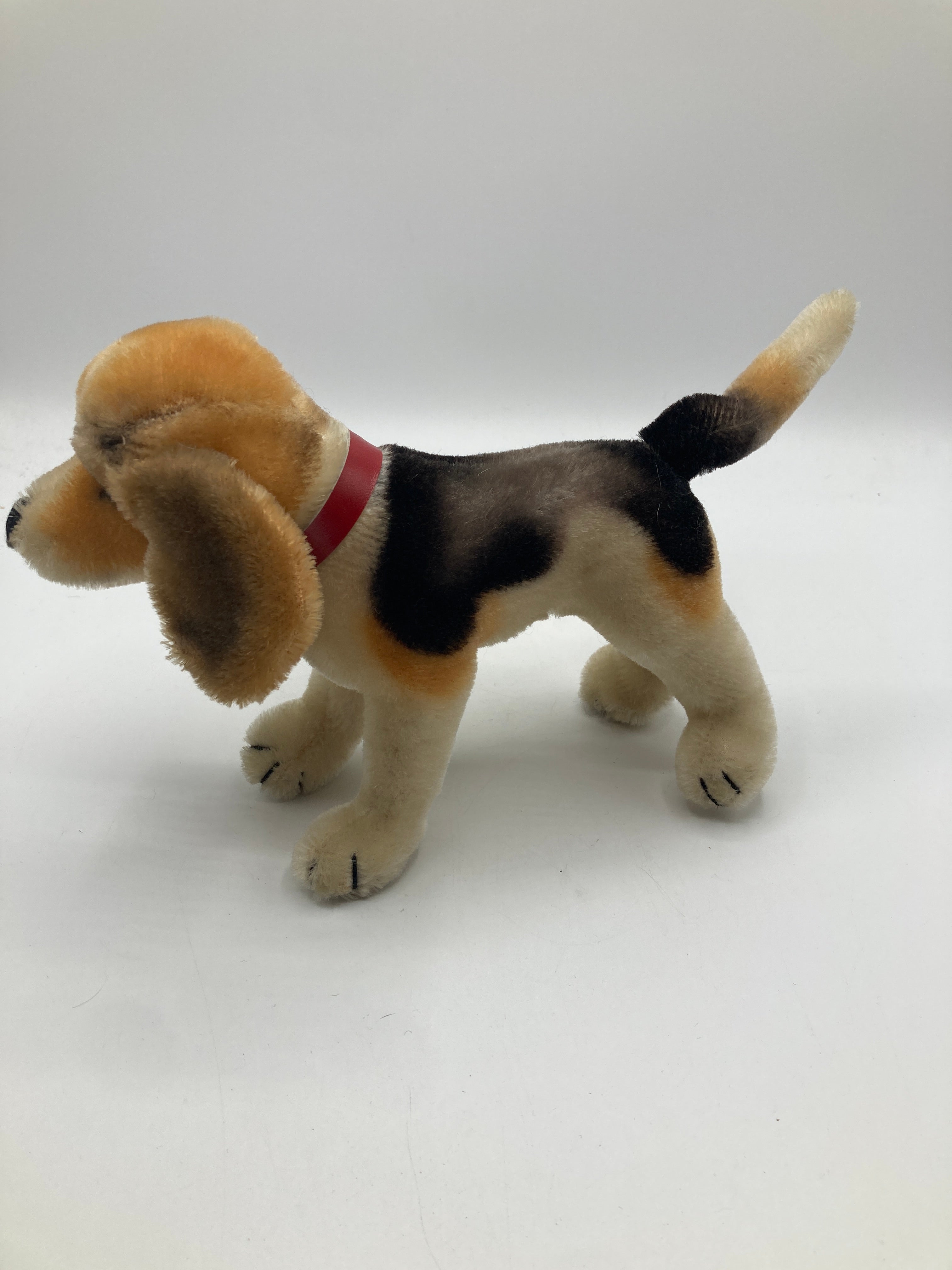 Steiff's Medium Standing Biggie Beagle With ID | My Site