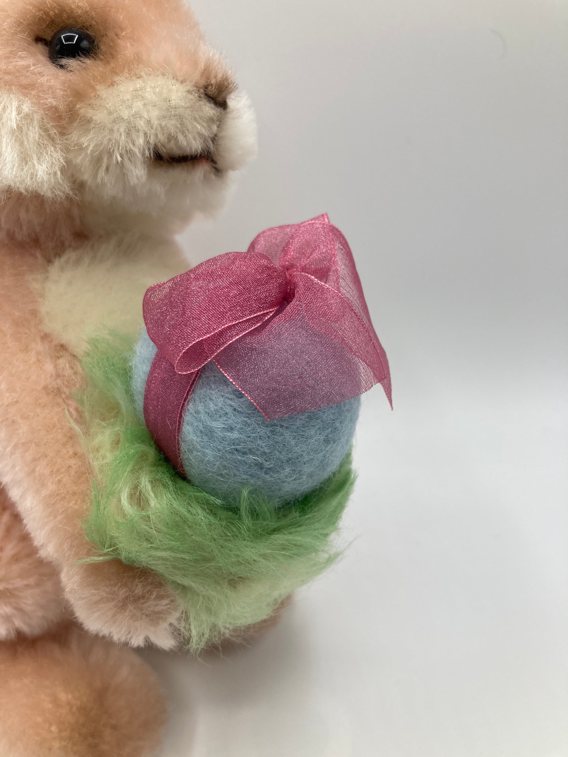 Steiff Gabriela Springtime Bunny With Egg Basket and All IDs | My Site