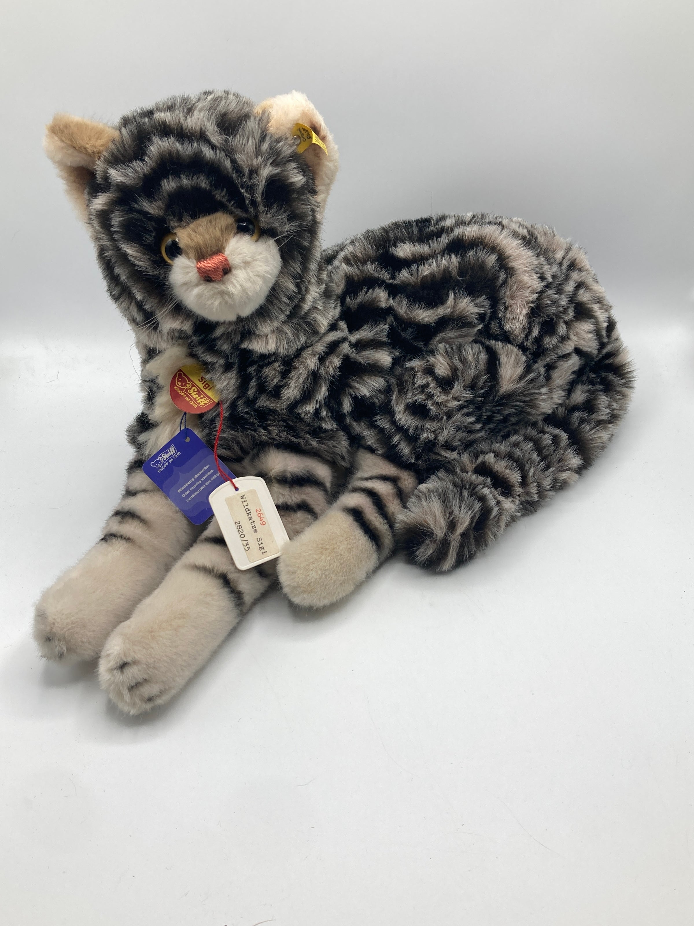 Steiff Life-Sized Sigi Lying Plush Cat With All IDs From The