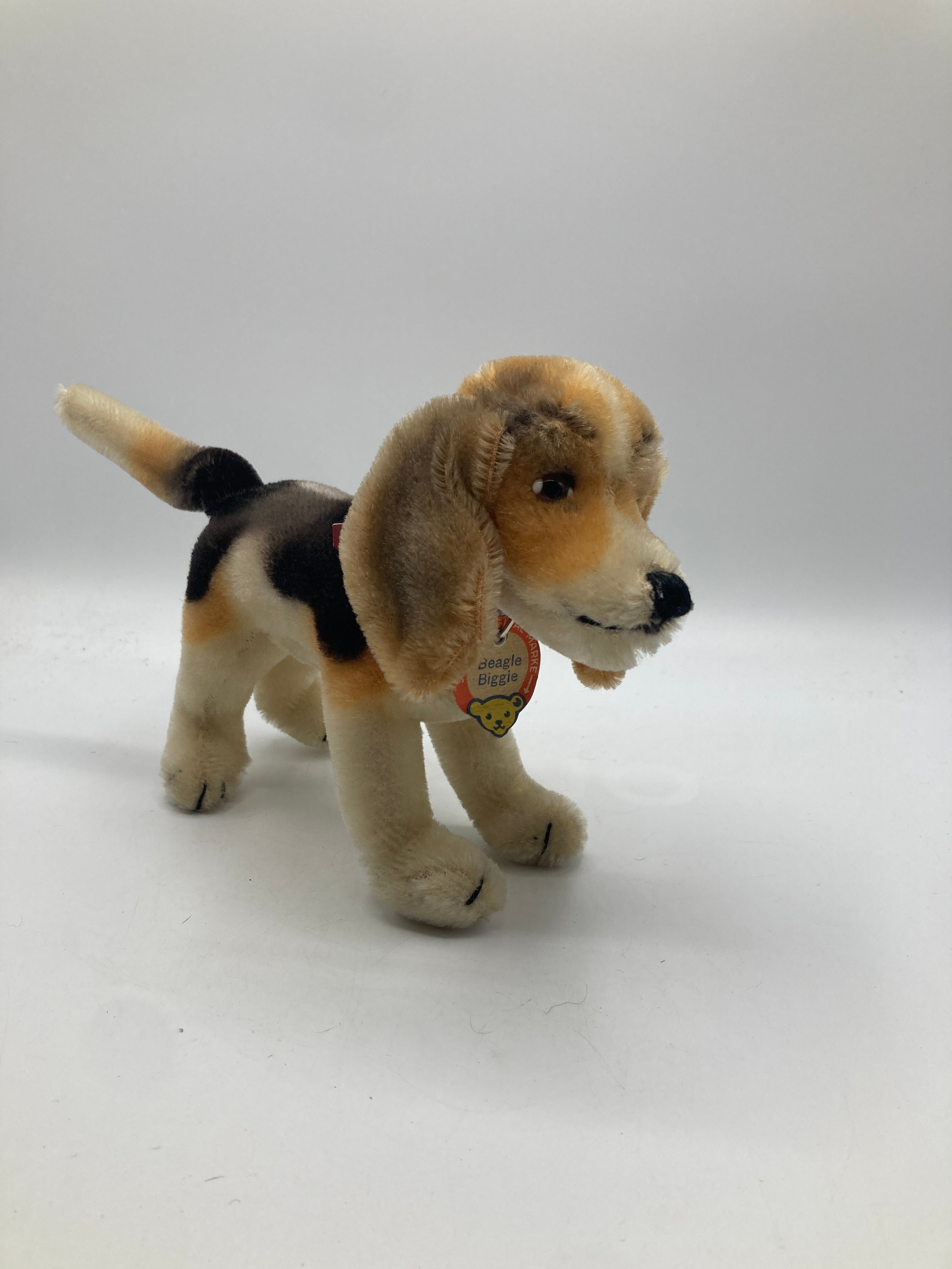 Steiff's Medium Standing Biggie Beagle With ID | My Site