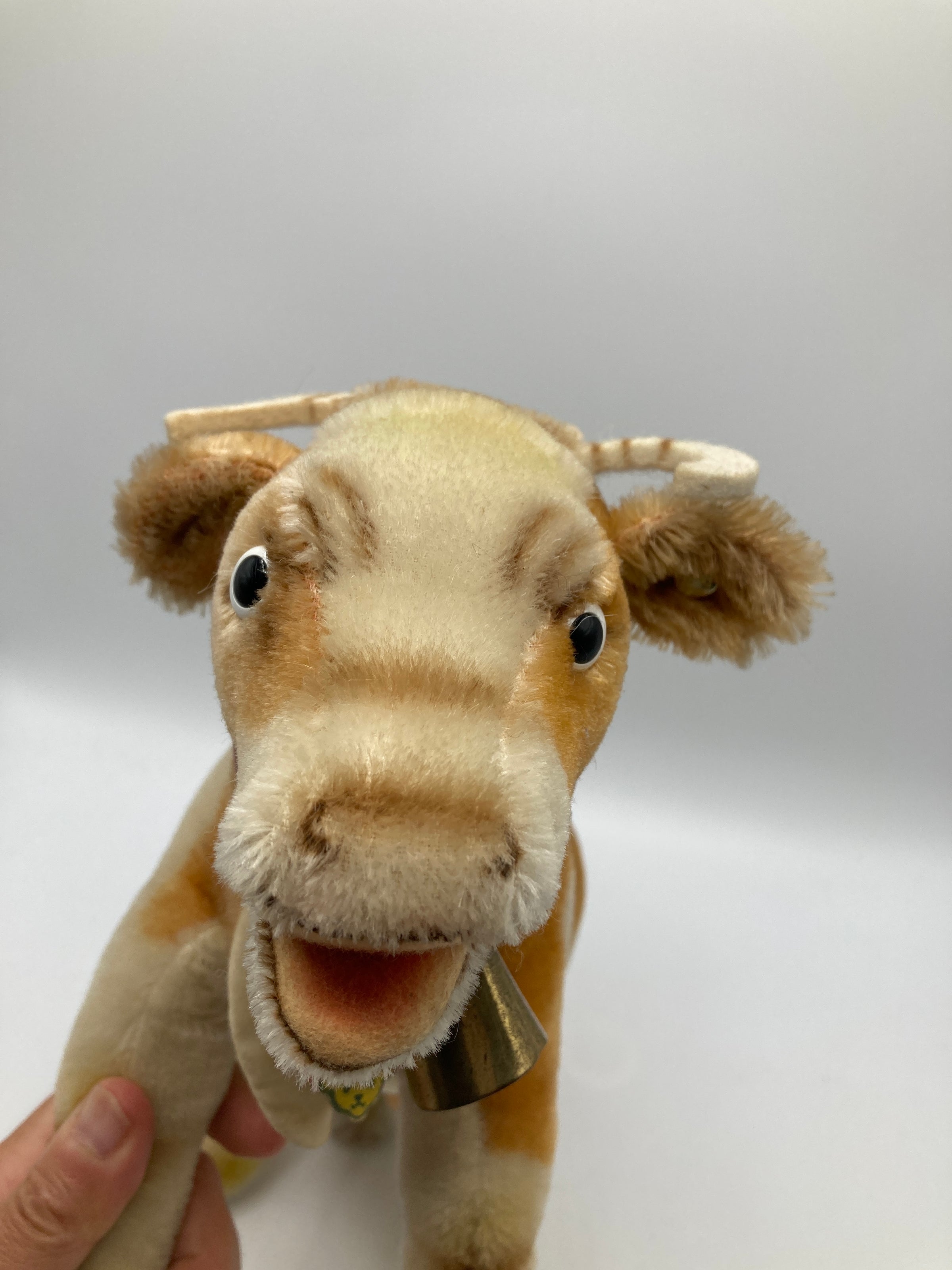 Steiff Largest Mohair Bessie Cow With IDs | My Site