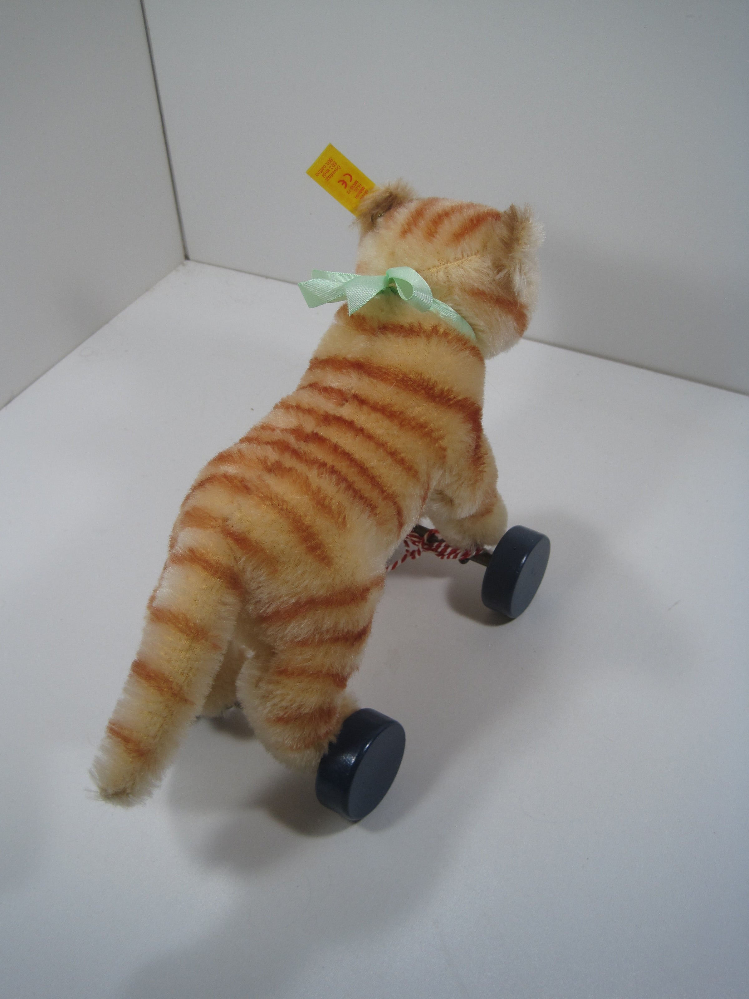 ビンテージ　シュタイフ　tabby cat 猫　キャット Steiff Replica Tabby Cat On Wooden Wheels Pull Toy With All IDs