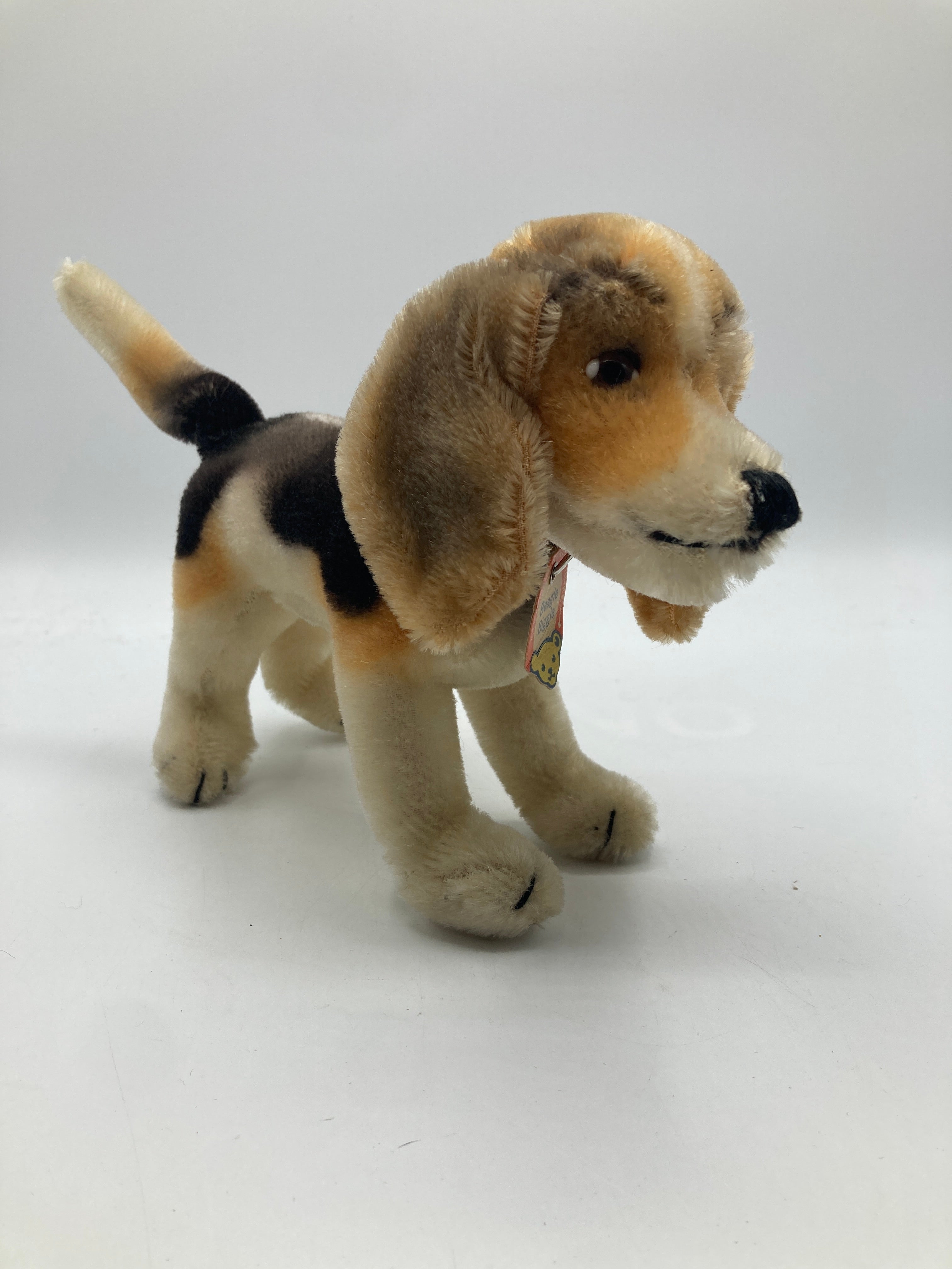 【1500体限定】Steiff ビーグル Biggie Beagle 2013 Steiff's Medium Standing Biggie Beagle With ID | My Site