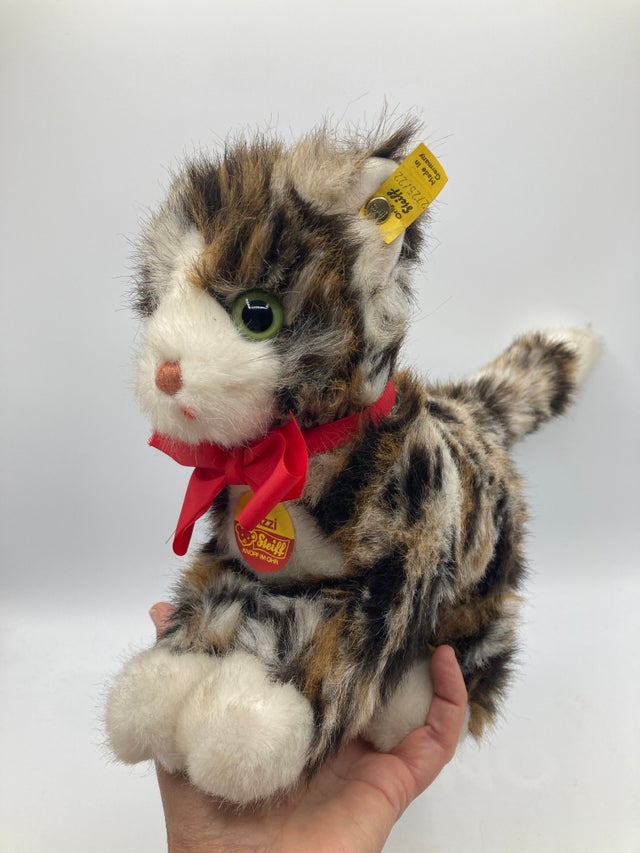 シュタイフ　tabby cat Steiff Cat Cattie with ID Brown Tabby 9 inches sitting 1969