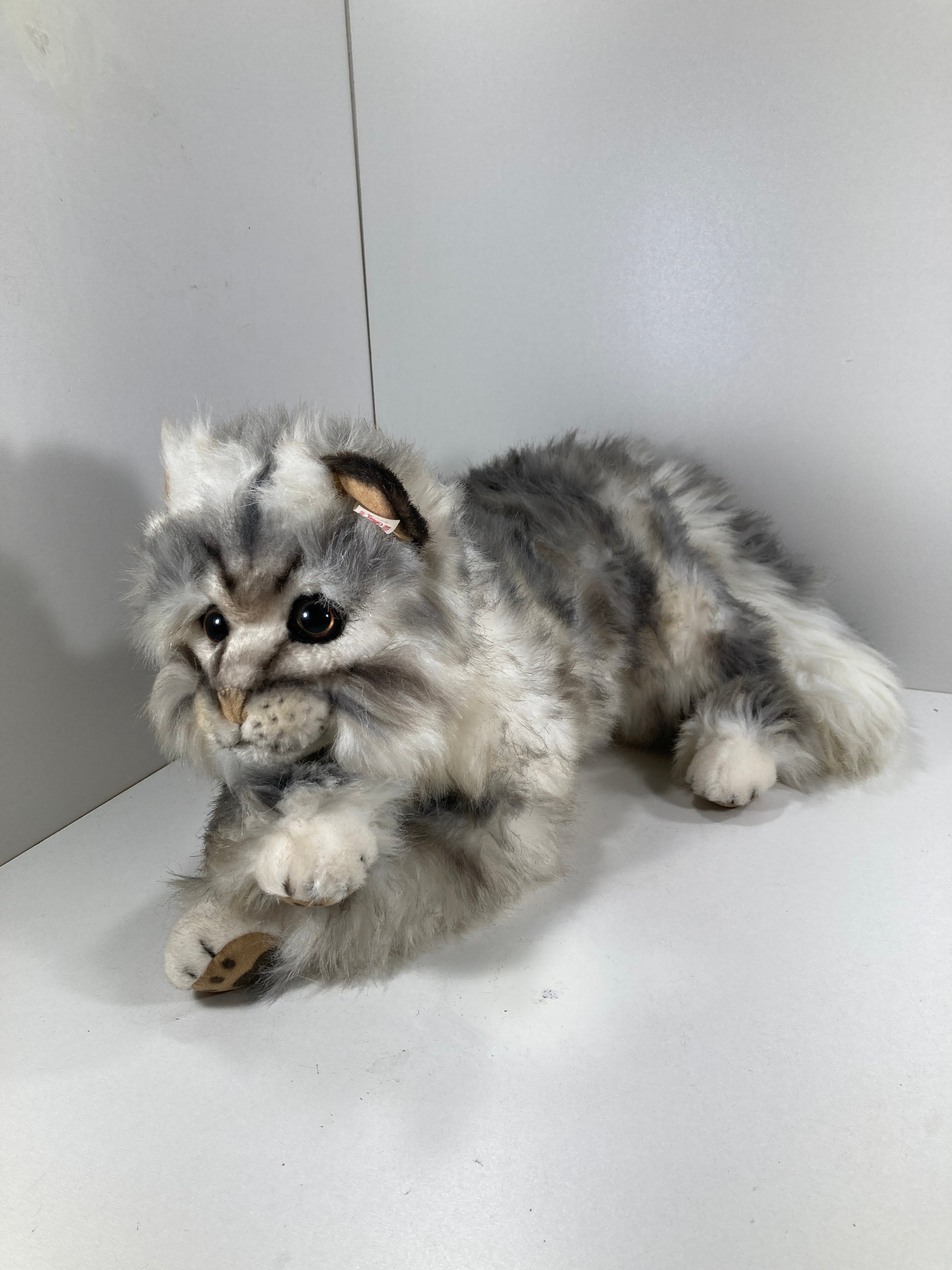 Steiff Limited Edition Soft Plush Lizzy Maine Coon Cat With All
