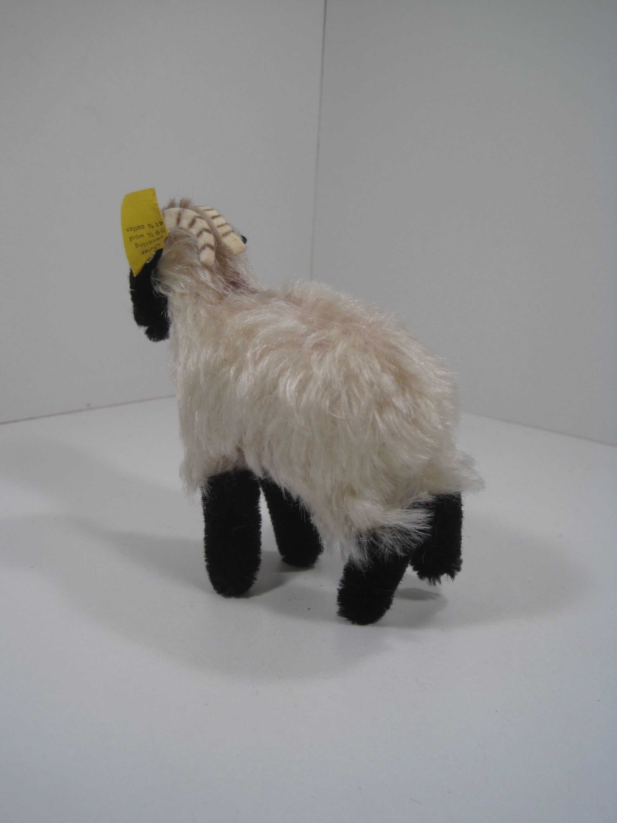 シュタイフ アンティーク ヤギ Steiff ”Mountain Sheep Snucki”