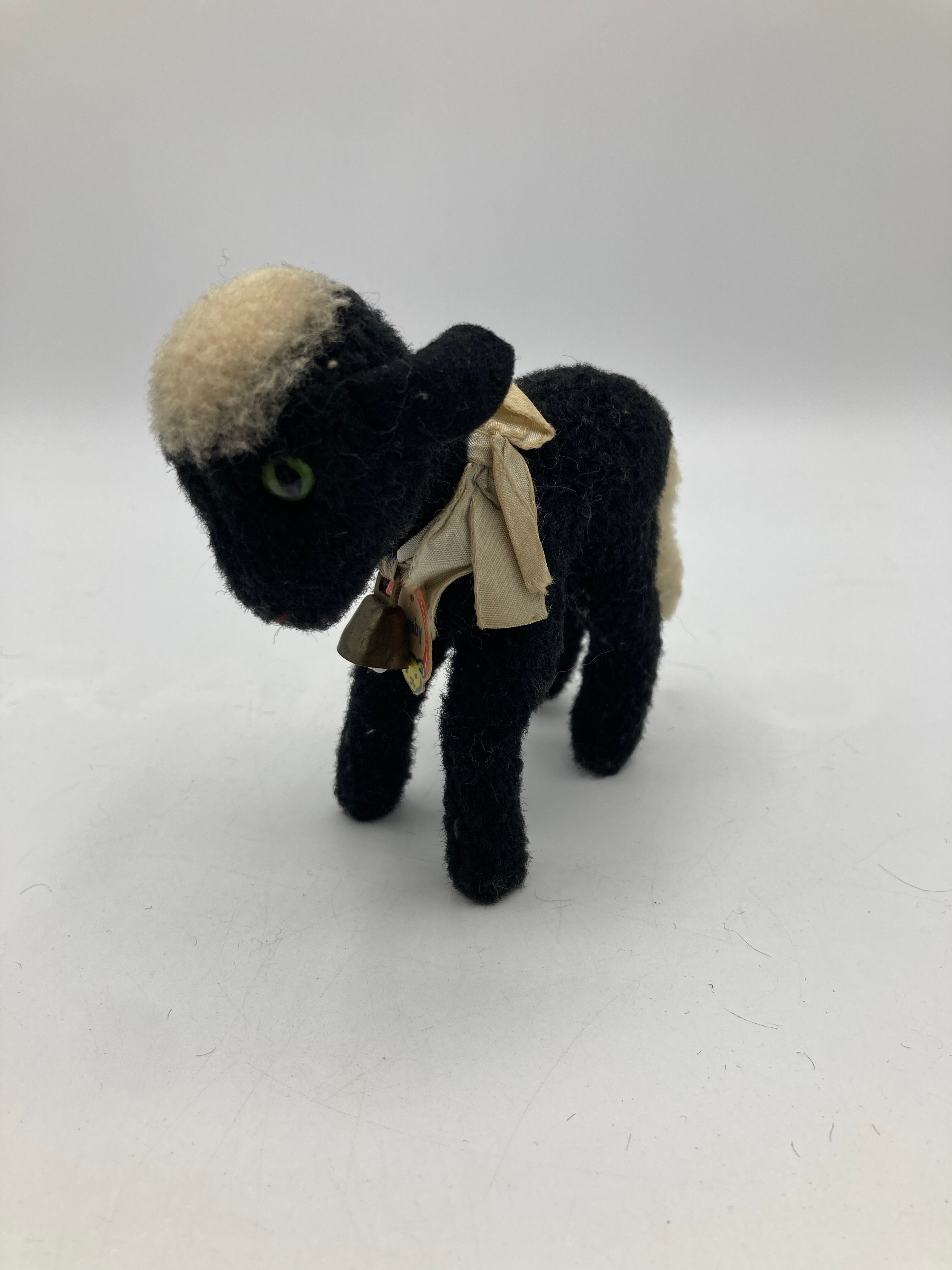 Steiff　ひつじのLamby Steiff Smallest Sized Black Lamby Lamb With Green Eyes And ID | My
