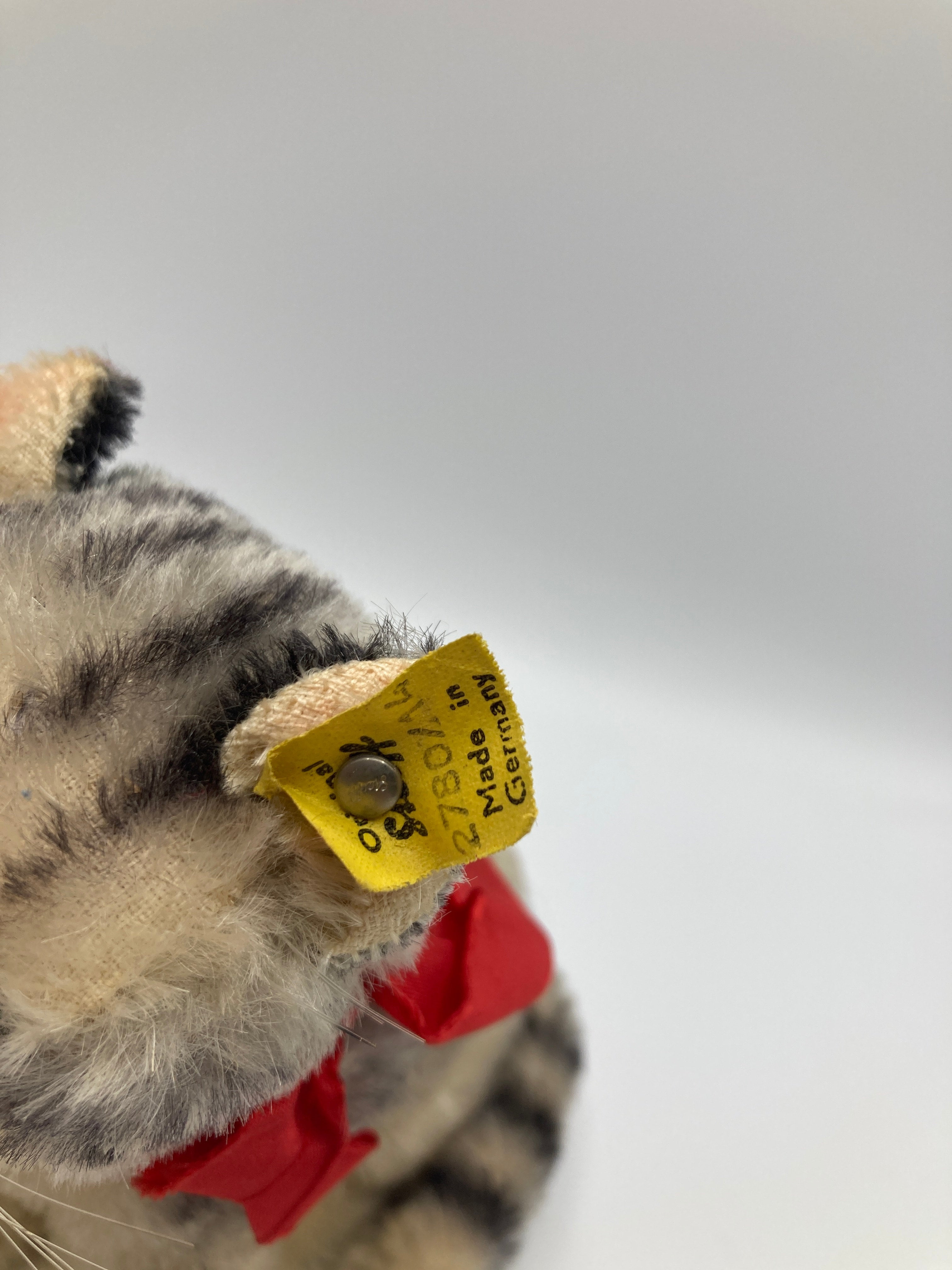 Steiff cat Gussy with IDs large 7 inches vintage 1966 to