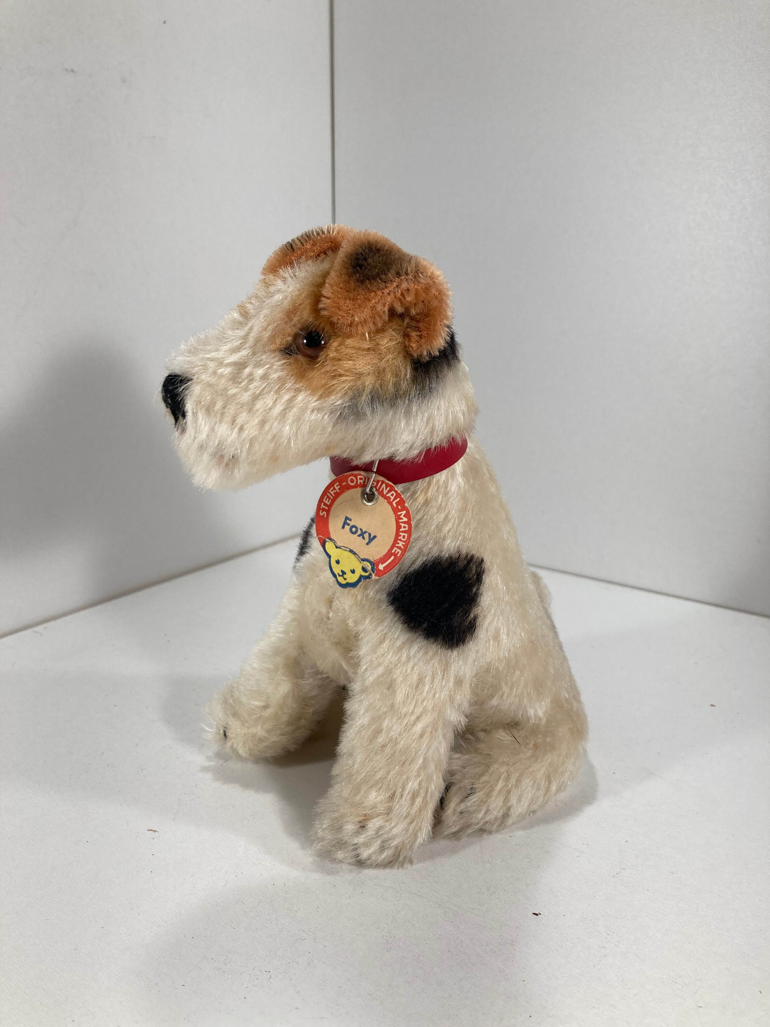 Steiff fox terrier outlet standing red collar